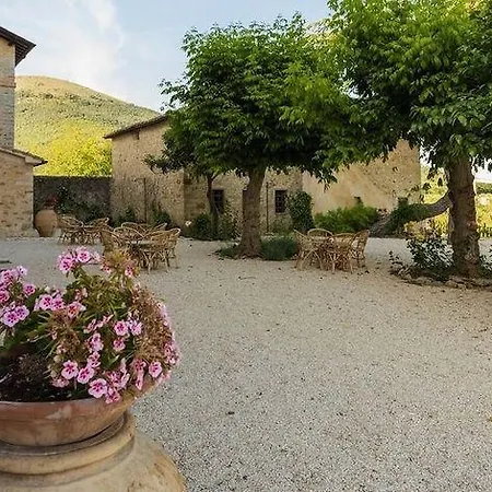 Borgo Colognola - Dimora Storica Casa de Campo Cenerente