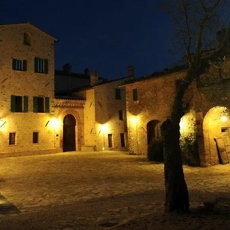 Borgo Colognola - Dimora Storica Casa de Campo Cenerente